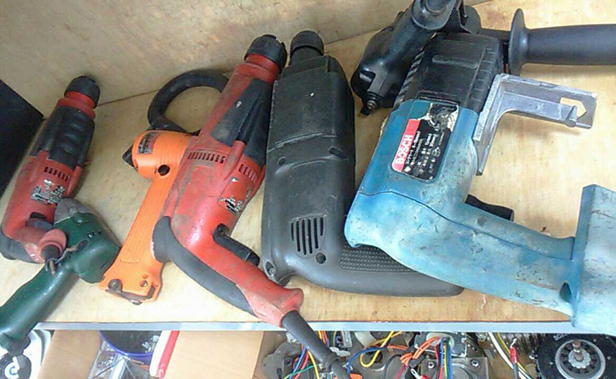 Máy khoan bám bụi, khô dầu