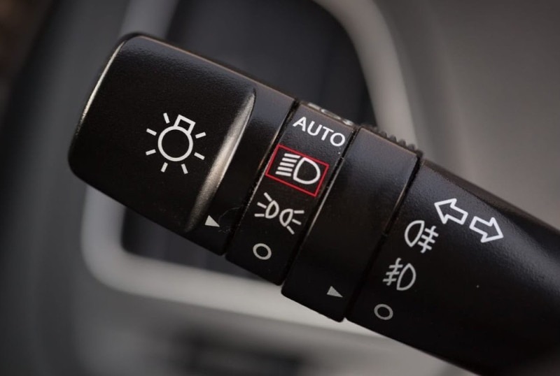 huong-dan-bat-den-led-cho-o-to-1